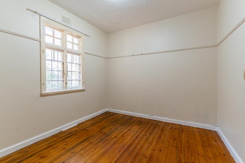 2 Bedroom Property for Sale in Vredehoek Western Cape